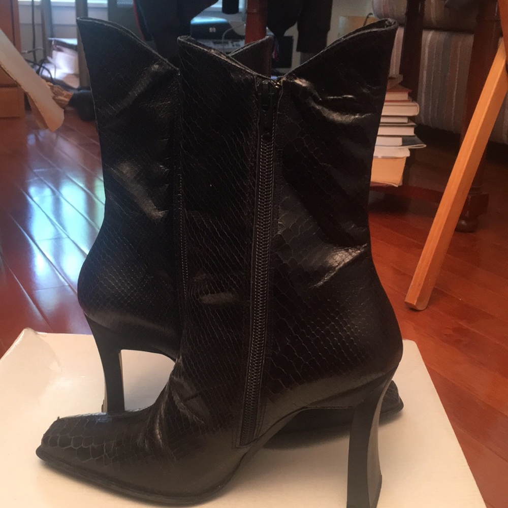 Vintage snakeskin print boots!